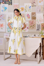 Load image into Gallery viewer, Amaltas Muse