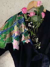 Load image into Gallery viewer, Hydrangea Flower Kimono
